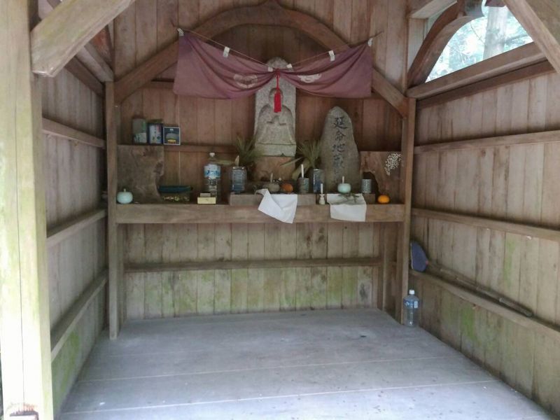 山神社内部