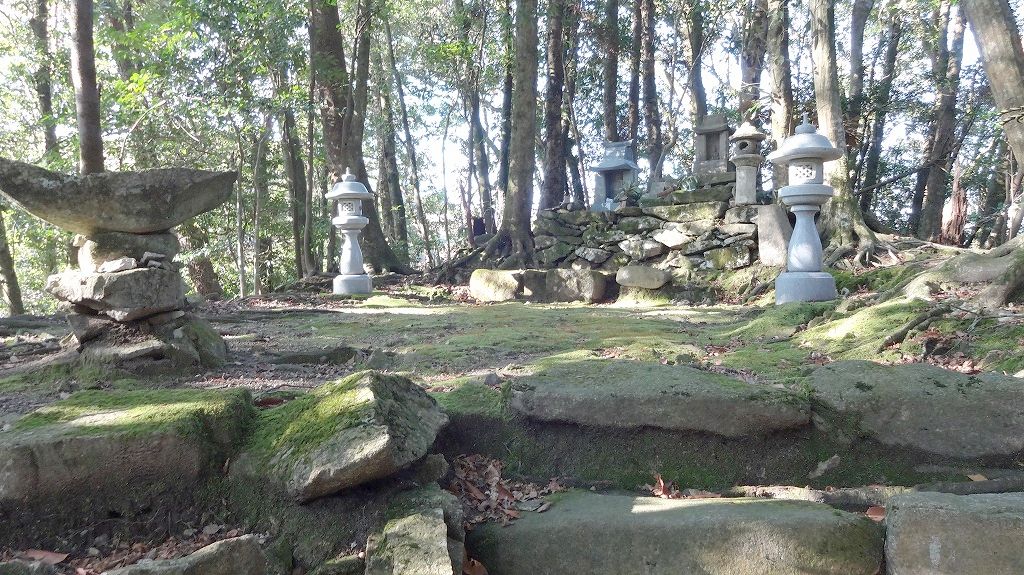 集落東側　祠1