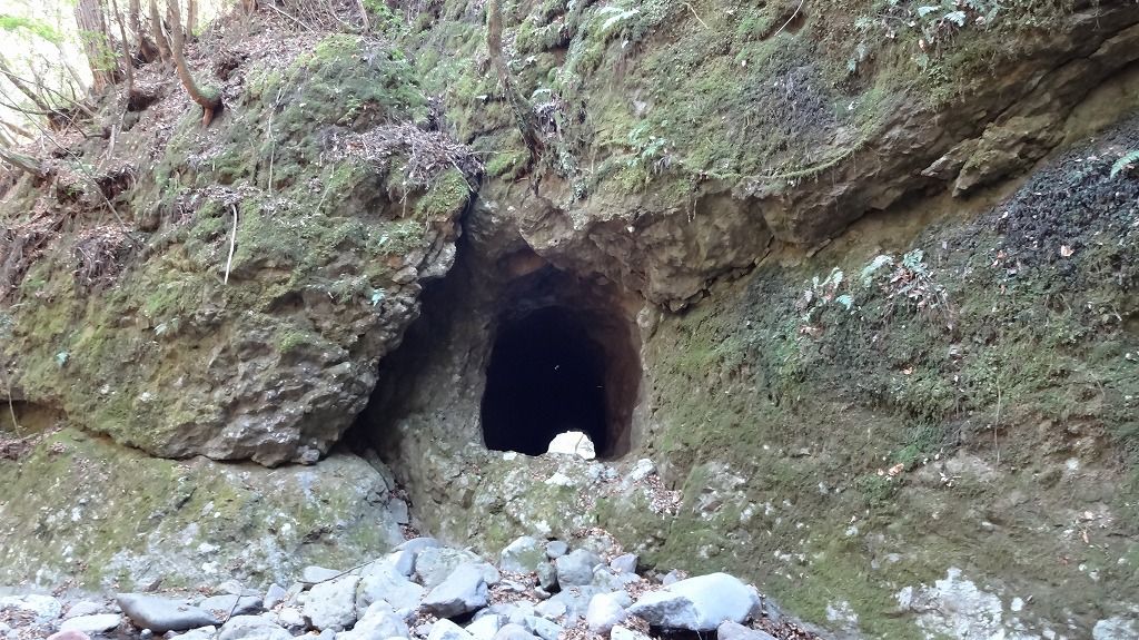 旧隧道　上流側坑門