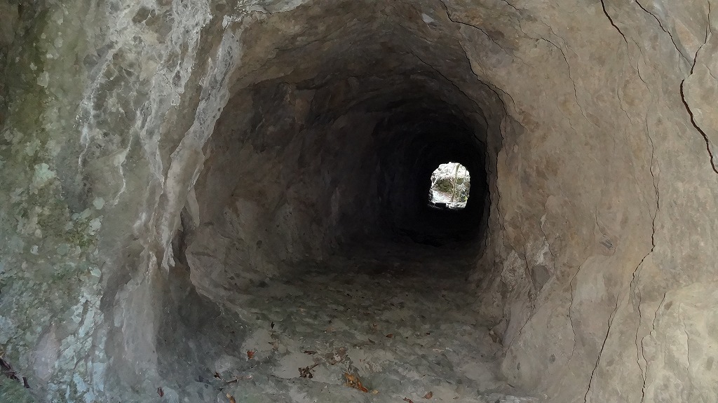 旧隧道 内部