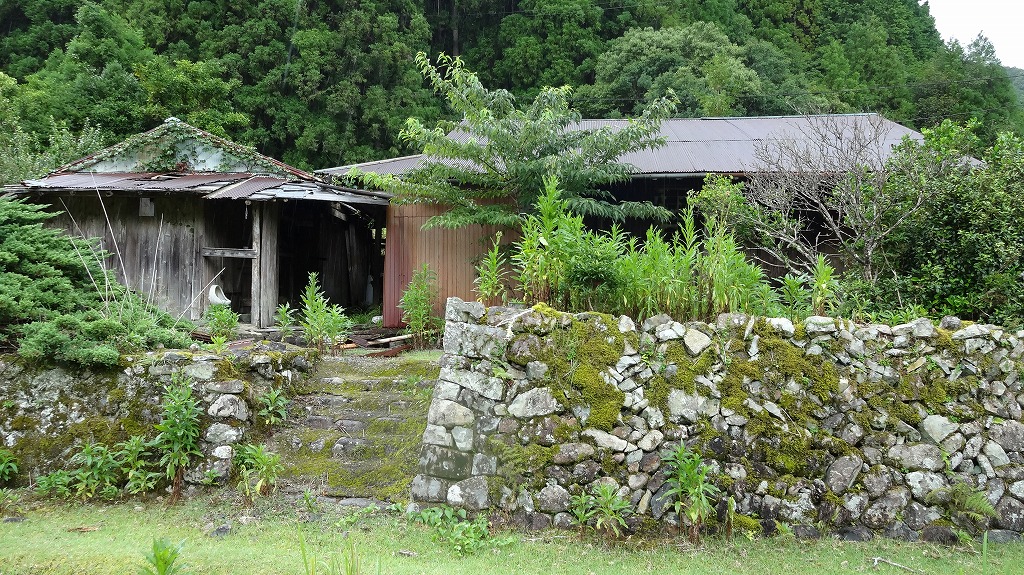 家屋と石垣