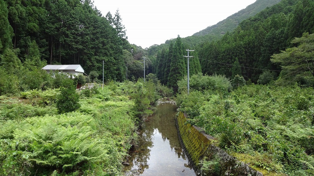 集落内を流れる川